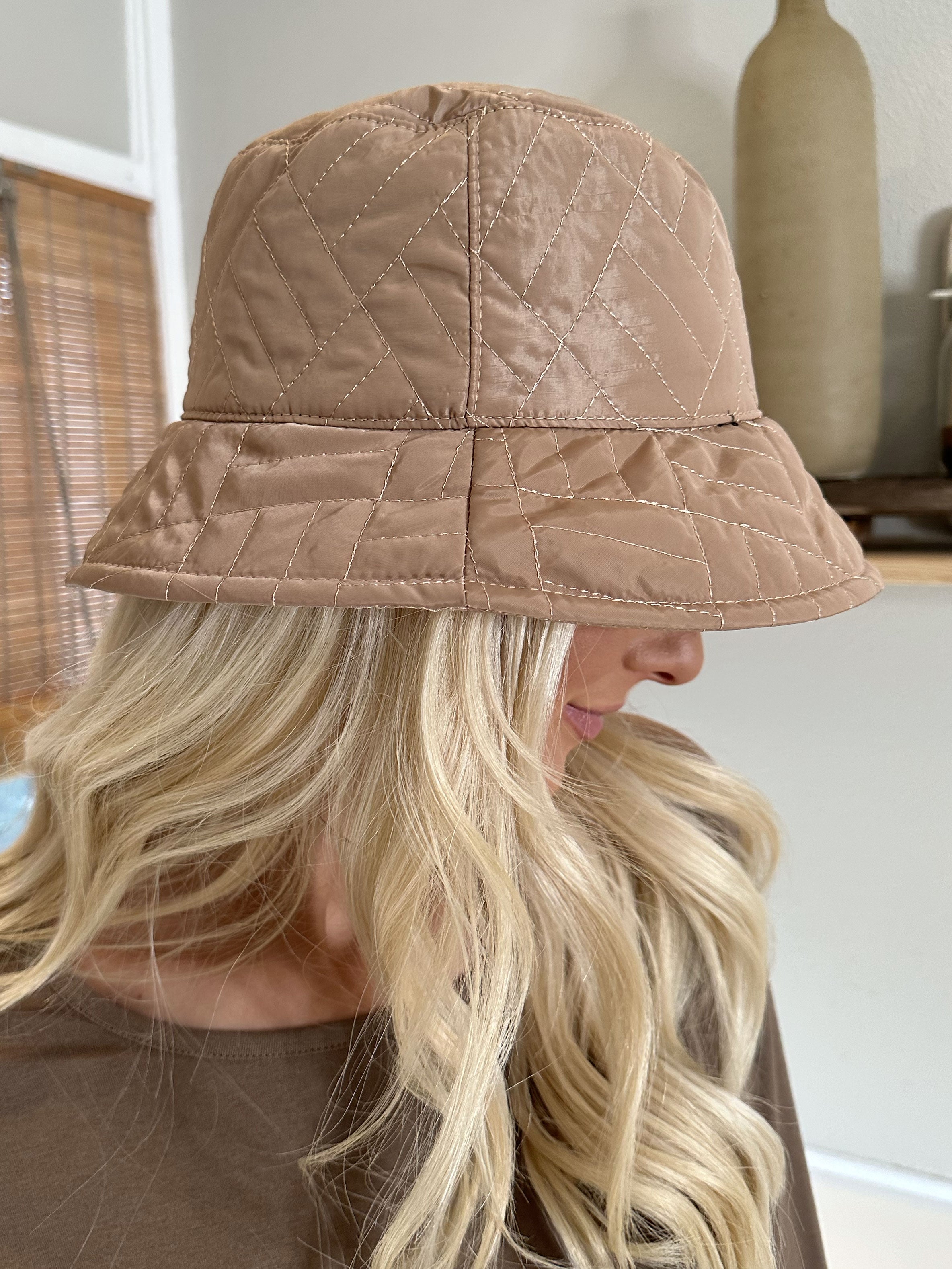 Gabriella - Söt båthatt med sömmar